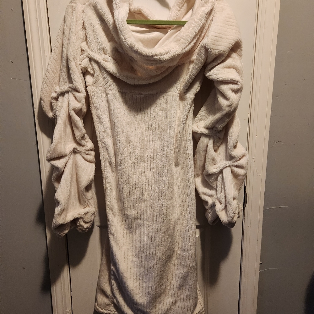 Iniko Iore cream sweater dress - Picture 2 of 4